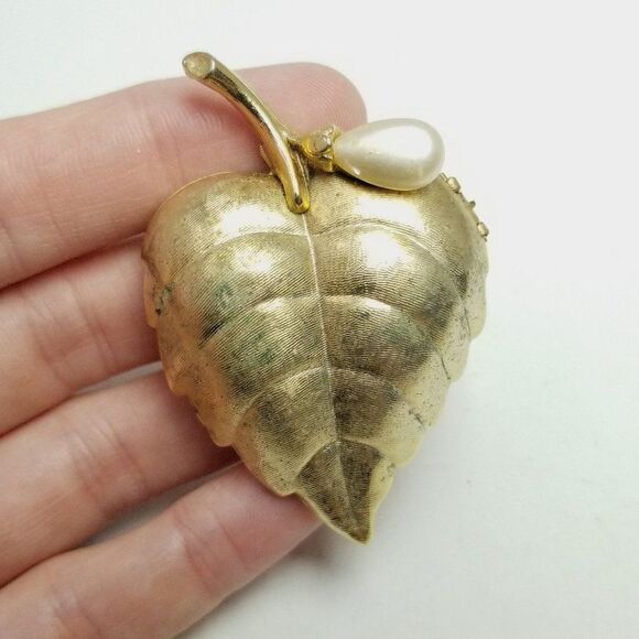 Vintage Avon Solid Perfume Brooch, Gold Tone Leaf with Hinged Locket Compartment - Picture 2 of 7